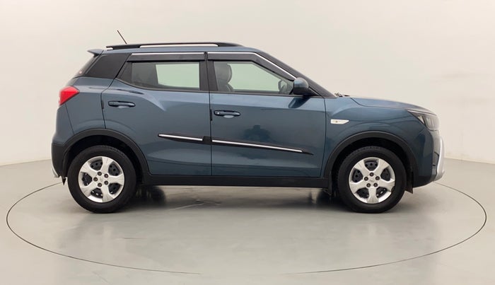 2021 Mahindra XUV300 W6 1.2 PETROL AMT, Petrol, Automatic, 27,484 km, Right Side View