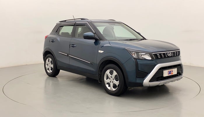 2021 Mahindra XUV300 W6 1.2 PETROL AMT, Petrol, Automatic, 27,484 km, Right Front Diagonal