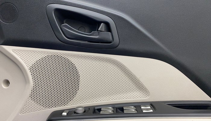 2021 Mahindra XUV300 W6 1.2 PETROL AMT, Petrol, Automatic, 27,484 km, Speaker