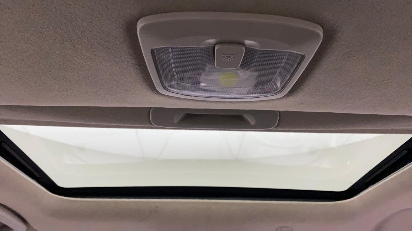 2021 Mahindra XUV300 W6 1.2 PETROL AMT, Petrol, Automatic, 27,484 km, Moonroof/ Sunroof