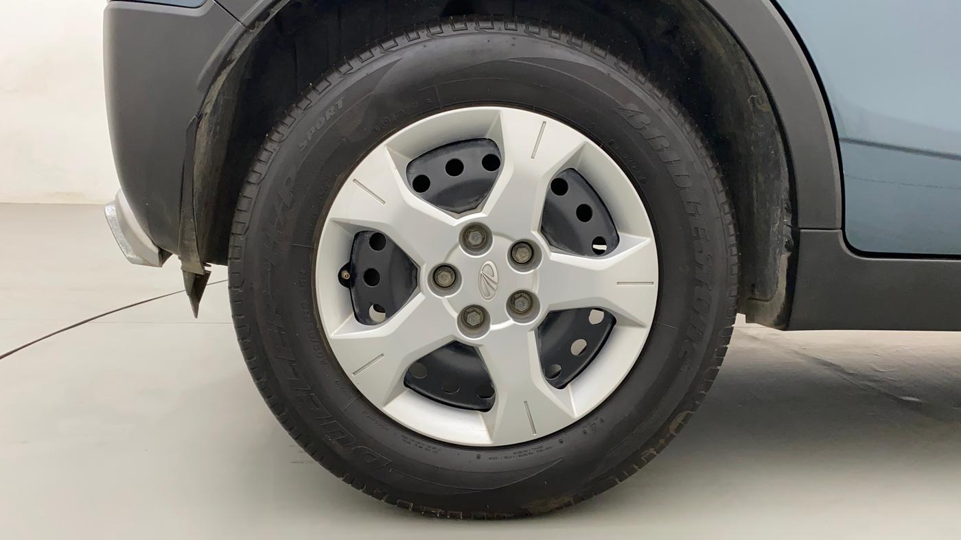 2021 Mahindra XUV300 W6 1.2 PETROL AMT, Petrol, Automatic, 27,484 km, Right Rear Wheel