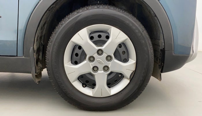 2021 Mahindra XUV300 W6 1.2 PETROL AMT, Petrol, Automatic, 27,484 km, Right Front Wheel