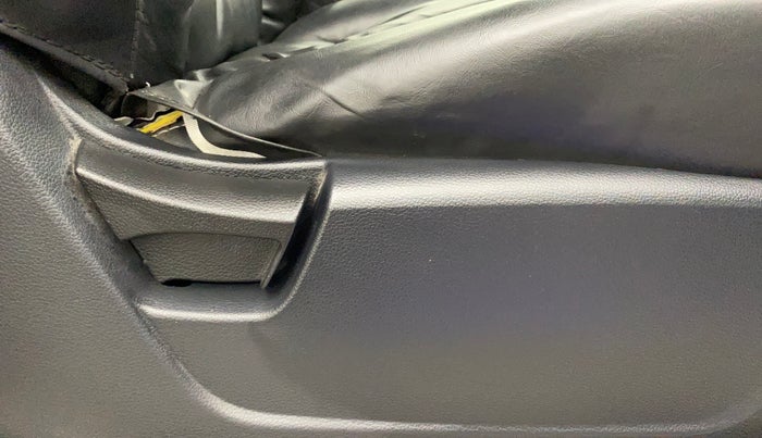 2021 Mahindra XUV300 W6 1.2 PETROL AMT, Petrol, Automatic, 27,484 km, Driver Side Adjustment Panel