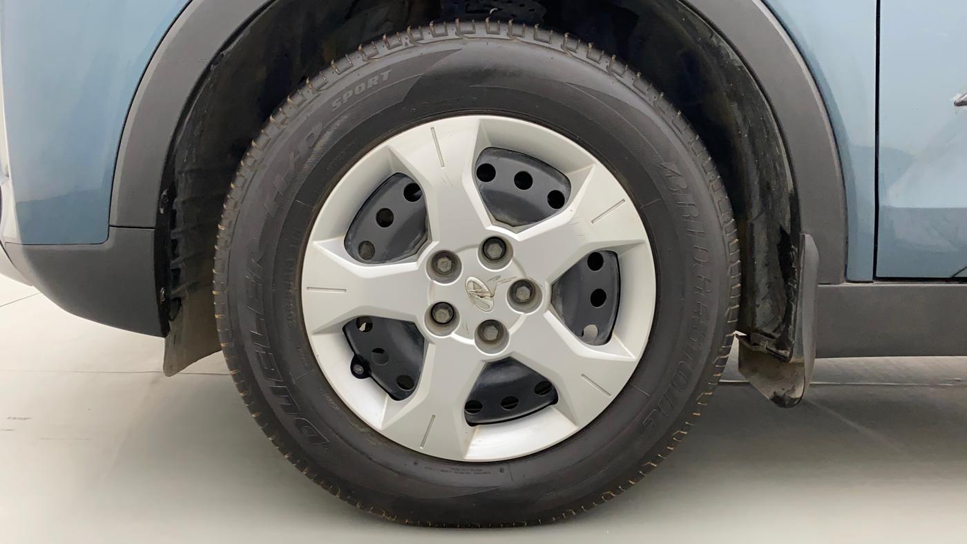 2021 Mahindra XUV300 W6 1.2 PETROL AMT, Petrol, Automatic, 27,484 km, Left Front Wheel