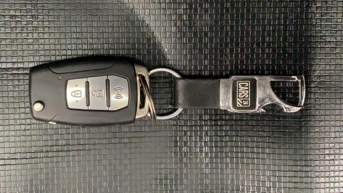 2021 Mahindra XUV300 W6 1.2 PETROL AMT, Petrol, Automatic, 27,484 km, Key Close Up
