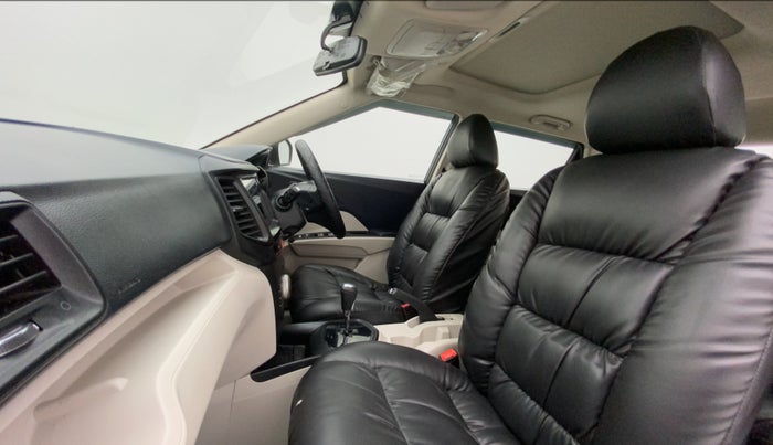 2021 Mahindra XUV300 W6 1.2 PETROL AMT, Petrol, Automatic, 27,484 km, Right Side Front Door Cabin
