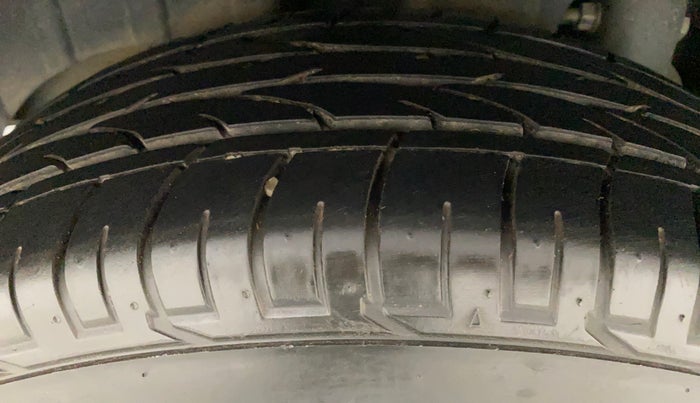 2021 Mahindra XUV300 W6 1.2 PETROL AMT, Petrol, Automatic, 27,484 km, Right Rear Tyre Tread