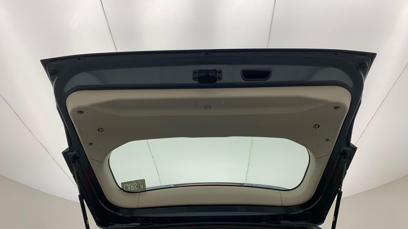 2021 Mahindra XUV300 W6 1.2 PETROL AMT, Petrol, Automatic, 27,484 km, Boot Door Open
