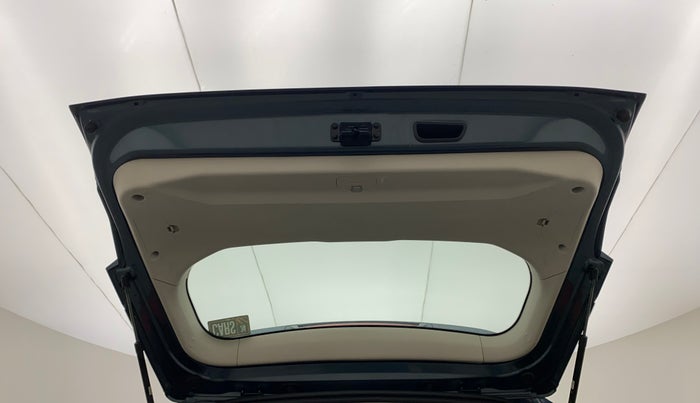 2021 Mahindra XUV300 W6 1.2 PETROL AMT, Petrol, Automatic, 27,484 km, Boot Door Open