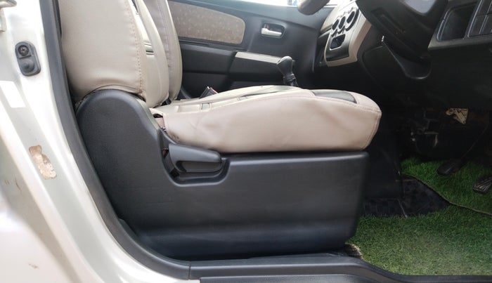 2016 Maruti Wagon R 1.0 VXI, Petrol, Manual, 1,28,845 km, Driver Side Adjustment Panel