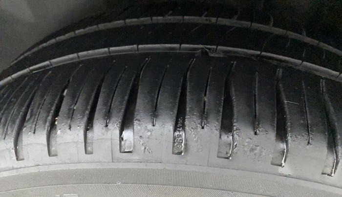 2018 Volkswagen Vento HIGHLINE PETROL AT, Petrol, Automatic, 89,684 km, Left Rear Tyre Tread