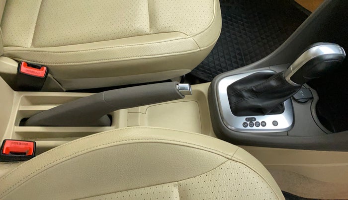 2018 Volkswagen Vento HIGHLINE PETROL AT, Petrol, Automatic, 89,684 km, Gear Lever