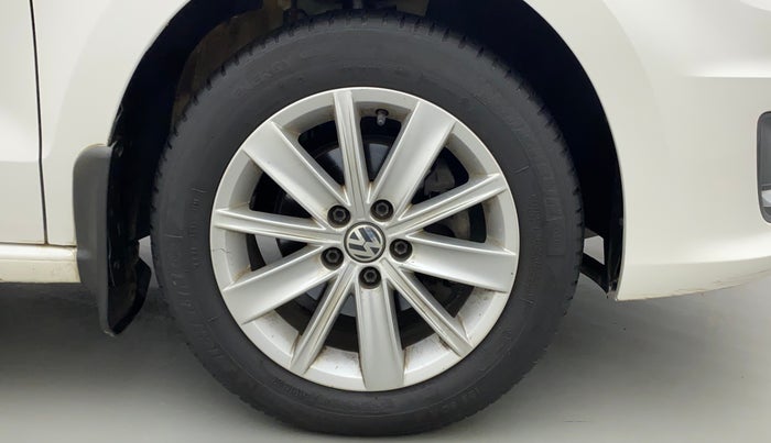 2018 Volkswagen Vento HIGHLINE PETROL AT, Petrol, Automatic, 89,684 km, Right Front Wheel