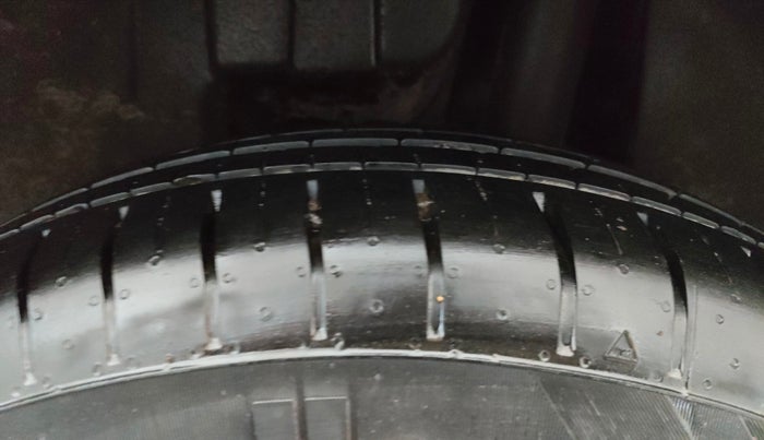 2023 Maruti Swift ZXI PLUS AMT, Petrol, Automatic, 9,738 km, Left Rear Tyre Tread