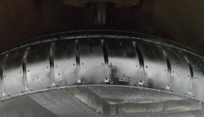 2023 Maruti Swift ZXI PLUS AMT, Petrol, Automatic, 9,738 km, Right Front Tyre Tread