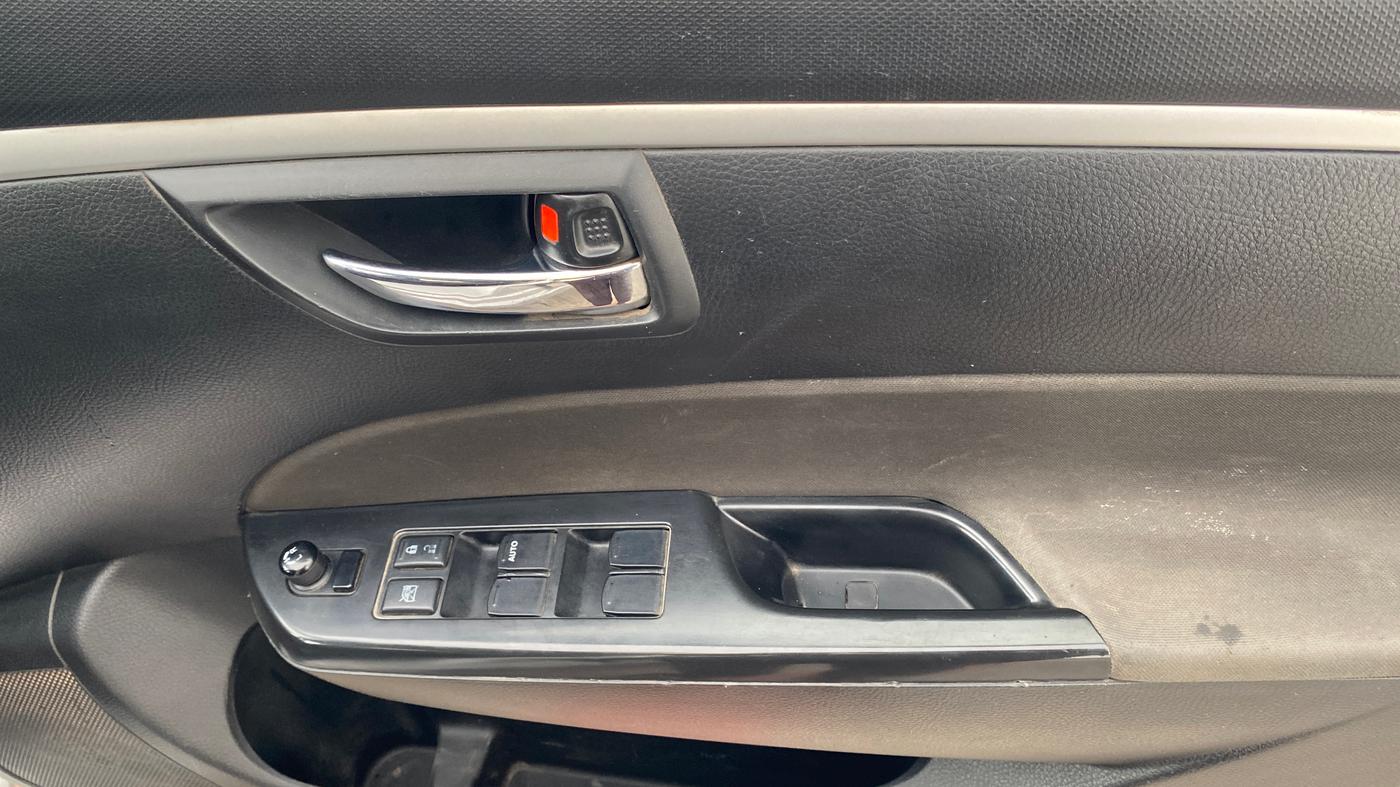 2014 Maruti Swift VXI, Petrol, Manual, 59,994 km, Driver Side Door Panels Control