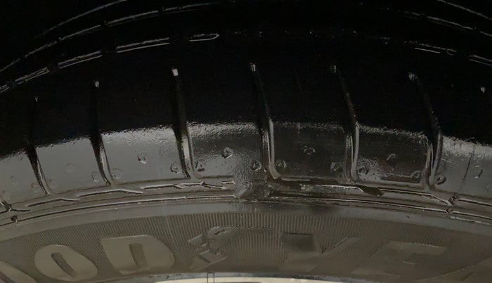 2023 KIA CARENS PRESTIGE PLUS 1.5 DIESEL 7 STR, Diesel, Manual, 48,843 km, Left Front Tyre Tread