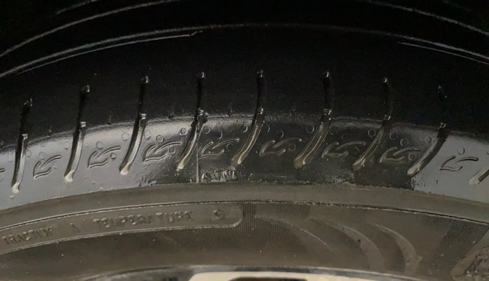 2023 KIA CARENS PRESTIGE PLUS 1.5 DIESEL 7 STR, Diesel, Manual, 48,843 km, Right Front Tyre Tread