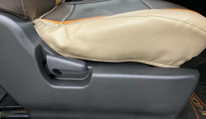 2018 Maruti Wagon R 1.0 VXI, Petrol, Manual, 34,027 km, Driver Side Adjustment Panel