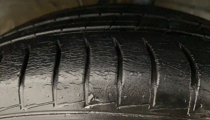 2019 Hyundai NEW SANTRO SPORTZ CNG, CNG, Manual, 29,208 km, Right Front Tyre Tread