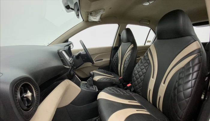 2019 Hyundai NEW SANTRO SPORTZ CNG, CNG, Manual, 29,208 km, Right Side Front Door Cabin