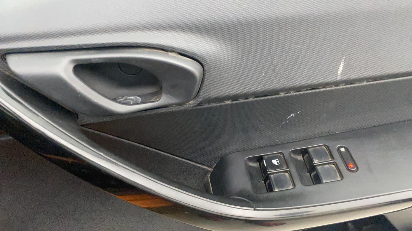 2019 Tata TIAGO NRG PETROL, Petrol, Manual, 53,841 km, Driver Side Door Panels Control