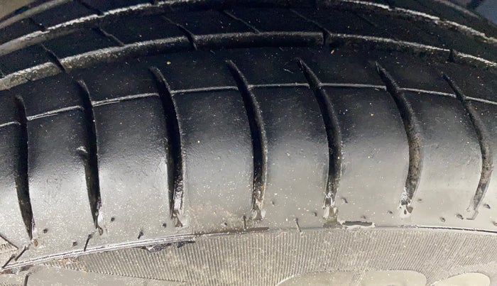 2017 Hyundai Grand i10 SPORTZ 1.2 KAPPA VTVT, Petrol, Manual, 42,010 km, Right Front Tyre Tread