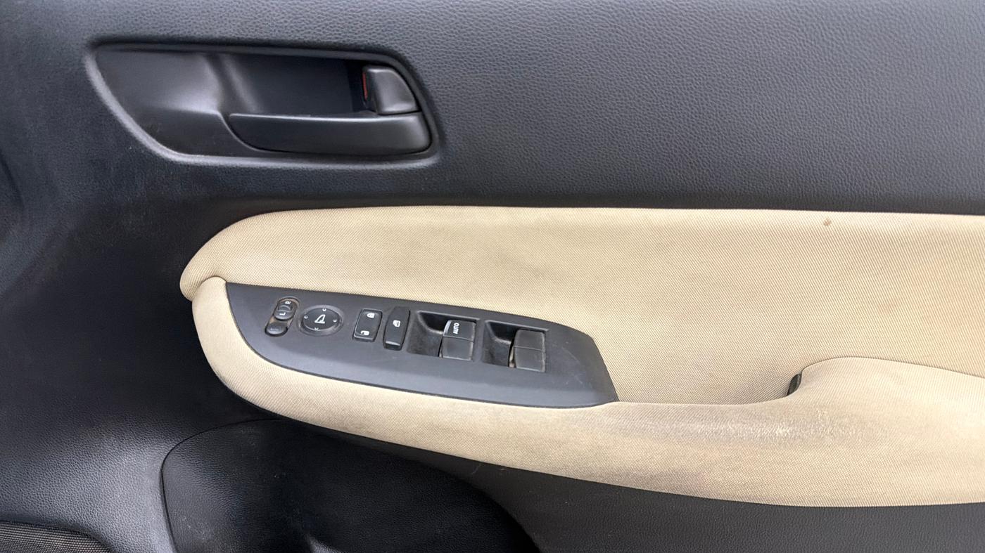 2022 Honda City 1.5L I-VTEC V MT 5TH GEN, Petrol, Manual, 75,501 km, Driver Side Door Panels Control