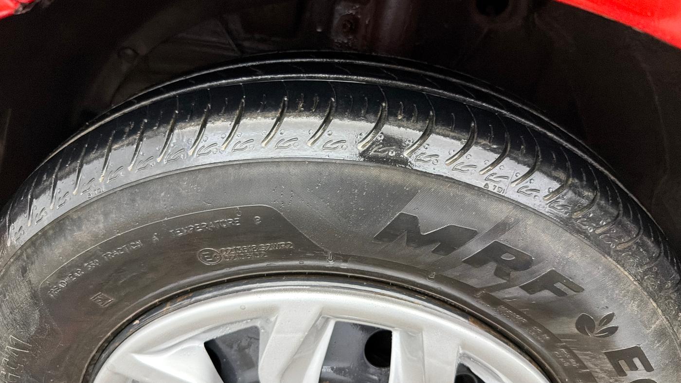 2021 Maruti Swift VXI AMT, Petrol, Automatic, 49,557 km, Left Front Tyre Tread