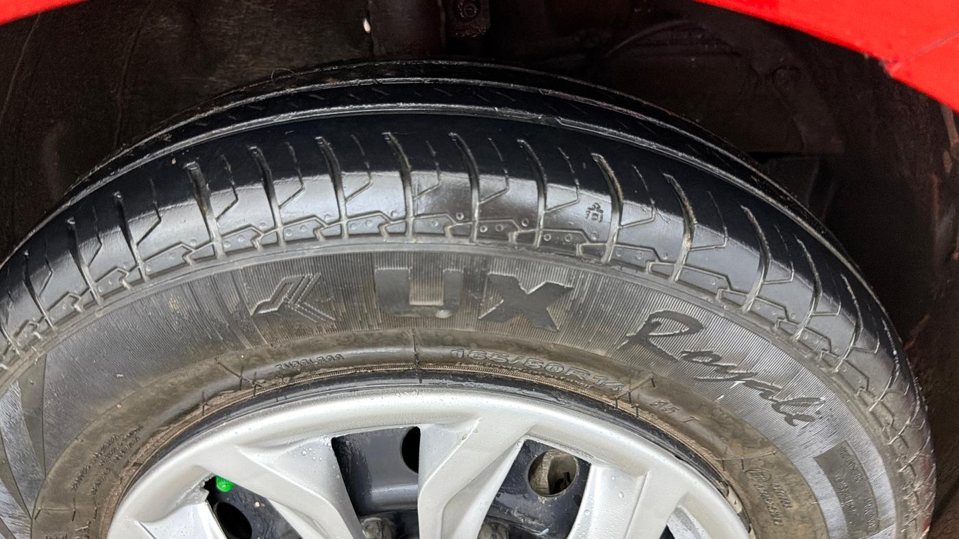 2021 Maruti Swift VXI AMT, Petrol, Automatic, 49,557 km, Right Front Tyre Tread