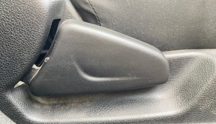 2024 Renault Kwid RXL(O) 1.0L, Petrol, Manual, 8,235 km, Driver Side Adjustment Panel