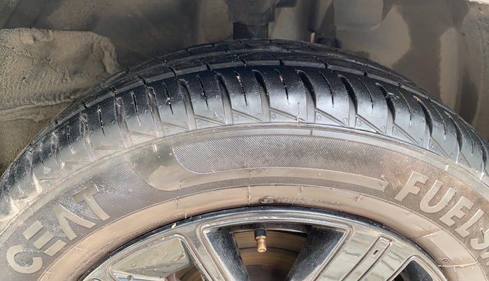 2024 Renault Kwid RXL(O) 1.0L, Petrol, Manual, 8,235 km, Right Front Tyre Tread