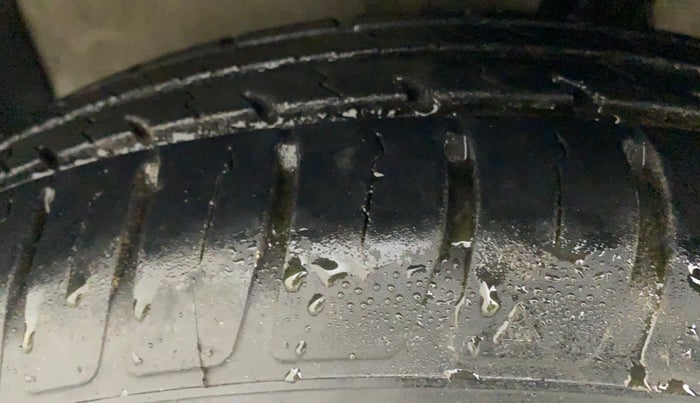 2011 Maruti Ritz VXI, Petrol, Manual, 53,701 km, Left Front Tyre Tread