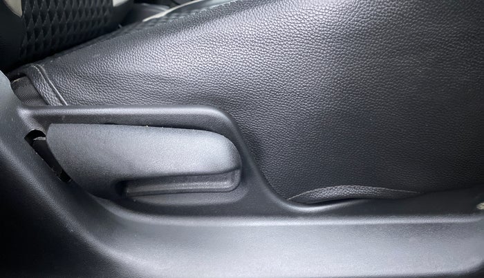 2016 Maruti Swift VXI D, Petrol, Manual, 24,404 km, Driver Side Adjustment Panel