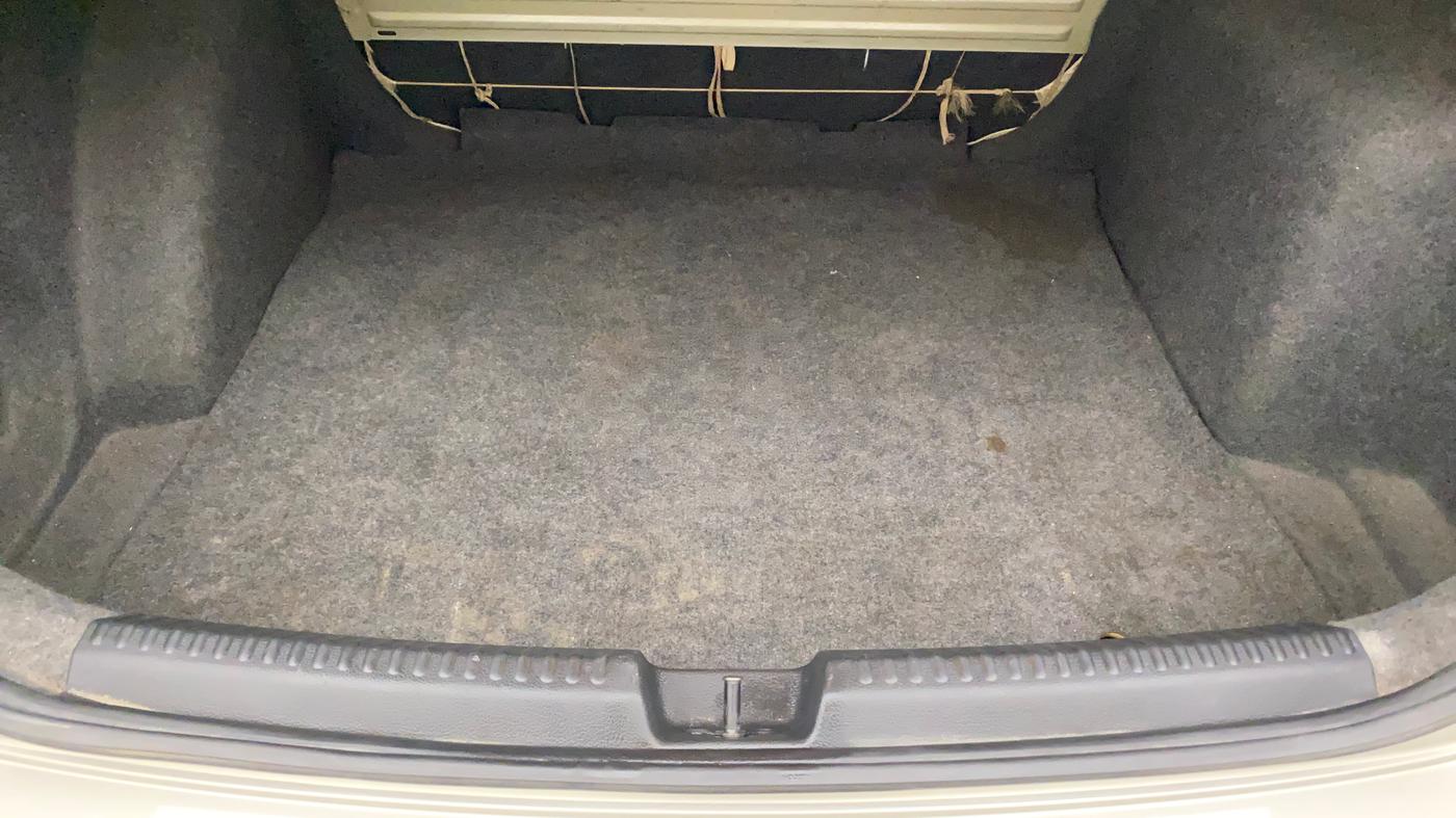 2011 Volkswagen Vento HIGHLINE 1.6 MPI, Petrol, Manual, 98,549 km, Boot Inside