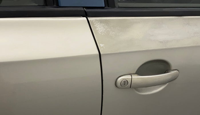 2011 Volkswagen Vento HIGHLINE 1.6 MPI, Petrol, Manual, 98,549 km, Driver-side door - Paint has faded