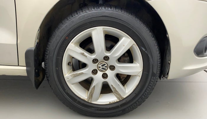 2011 Volkswagen Vento HIGHLINE 1.6 MPI, Petrol, Manual, 98,549 km, Right Front Wheel