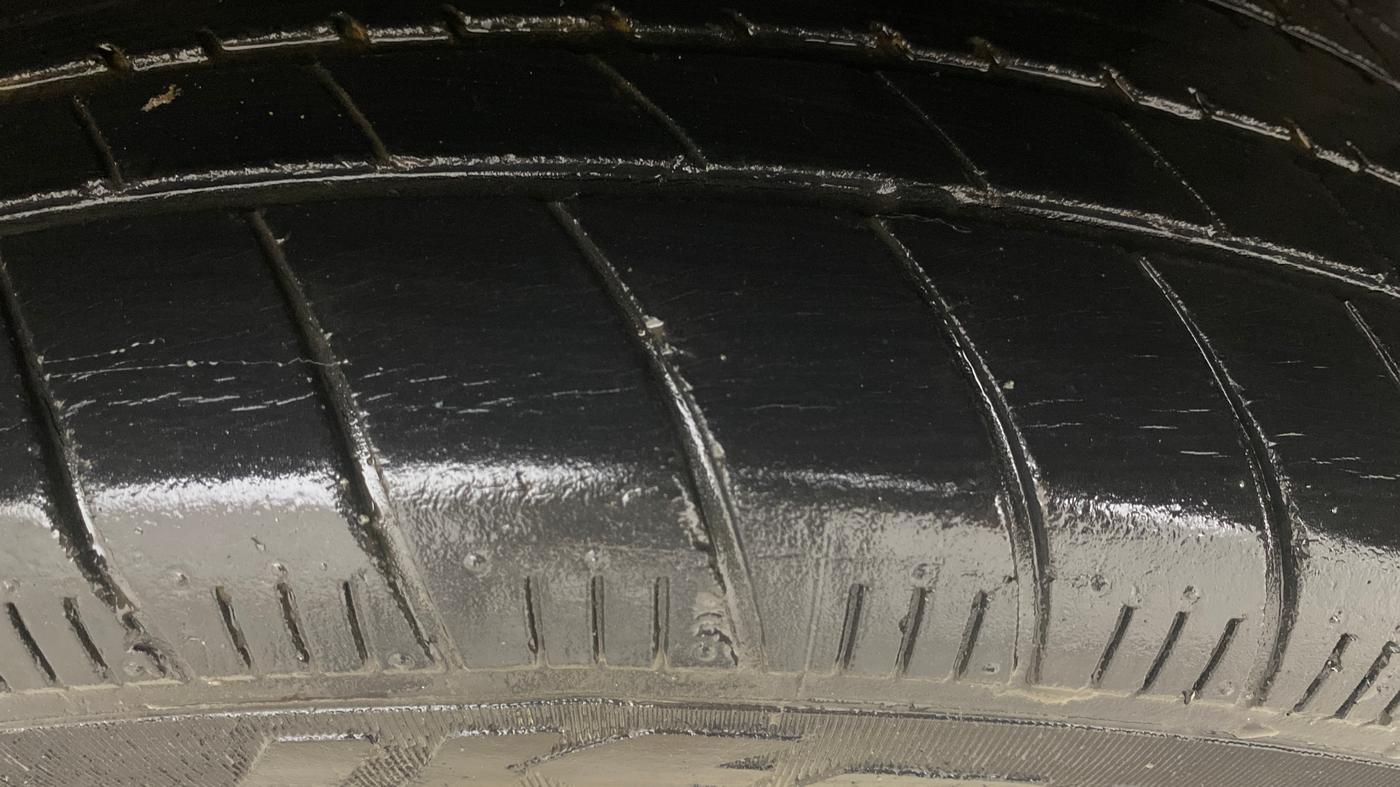 2015 Maruti Swift Dzire ZXI, Petrol, Manual, 88,388 km, Left Rear Tyre Tread