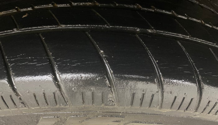 2015 Maruti Swift Dzire ZXI, Petrol, Manual, 88,388 km, Left Rear Tyre Tread
