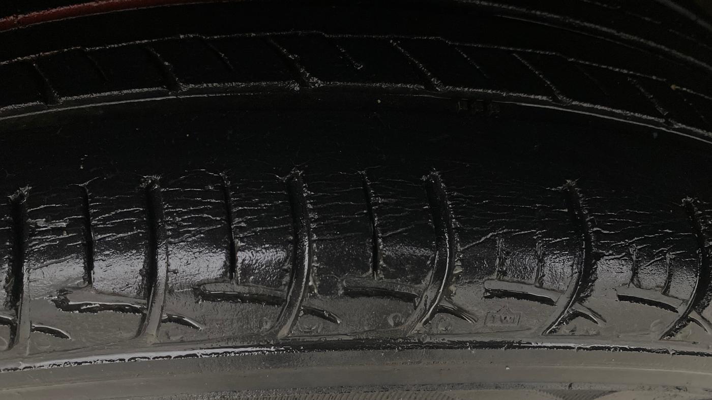 2015 Maruti Swift Dzire ZXI, Petrol, Manual, 88,388 km, Left Front Tyre Tread