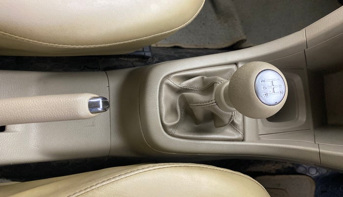 2015 Maruti Swift Dzire ZXI, Petrol, Manual, 88,388 km, Gear Lever