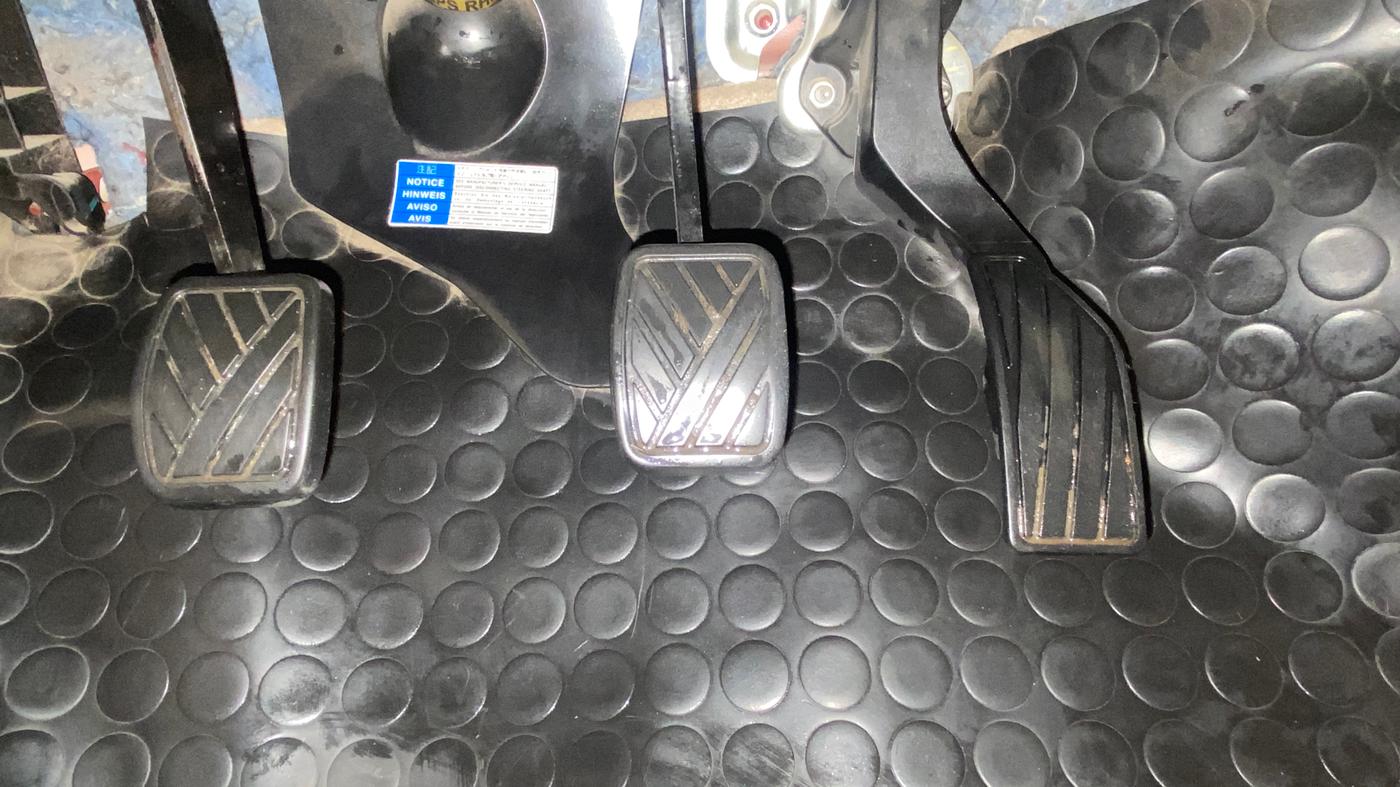 2015 Maruti Swift Dzire ZXI, Petrol, Manual, 88,388 km, Pedals