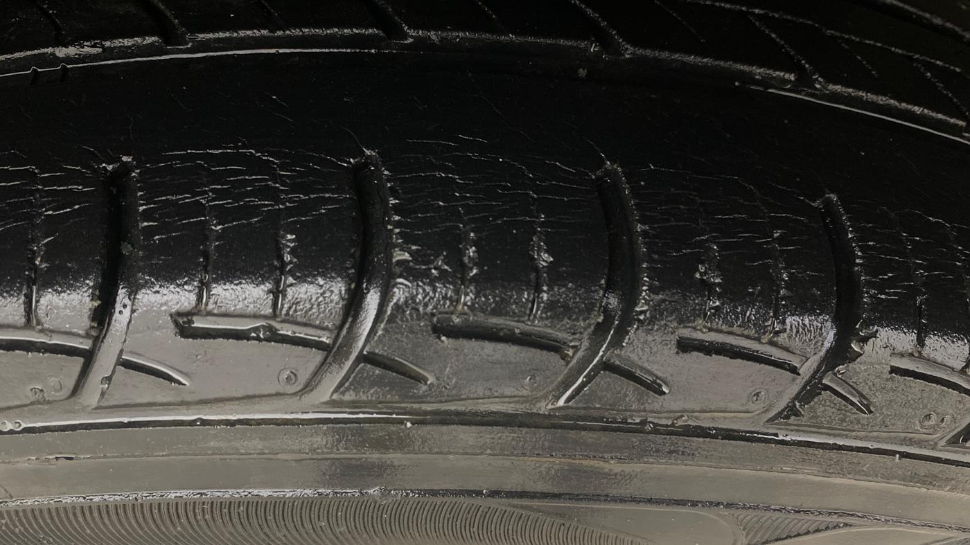 2015 Maruti Swift Dzire ZXI, Petrol, Manual, 88,388 km, Right Front Tyre Tread