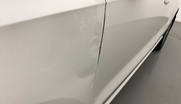 2018 Volkswagen Vento HIGHLINE 1.5 AT, Diesel, Automatic, 1,07,492 km, Left fender - Slightly dented