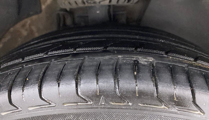 2018 Volkswagen Vento HIGHLINE 1.5 AT, Diesel, Automatic, 1,07,492 km, Right Front Tyre Tread