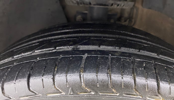 2018 Volkswagen Vento HIGHLINE 1.5 AT, Diesel, Automatic, 1,07,492 km, Left Front Tyre Tread
