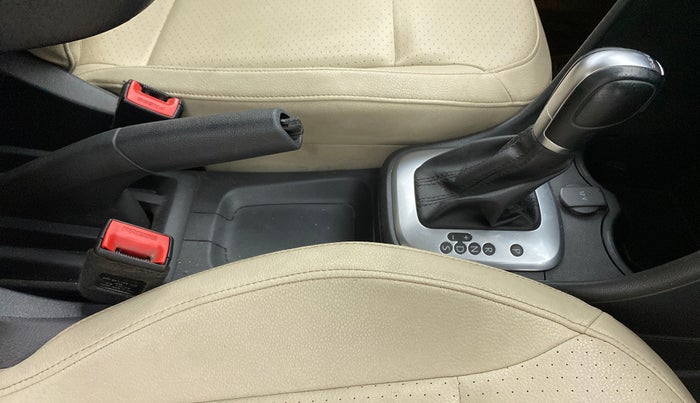 2018 Volkswagen Vento HIGHLINE 1.5 AT, Diesel, Automatic, 1,07,492 km, Gear Lever