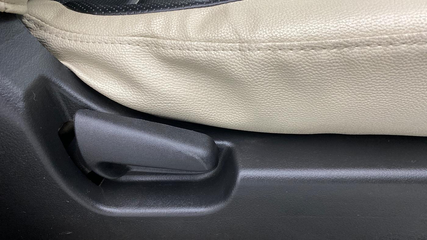 2018 Maruti Wagon R 1.0 VXI, Petrol, Manual, 35,691 km, Driver Side Adjustment Panel