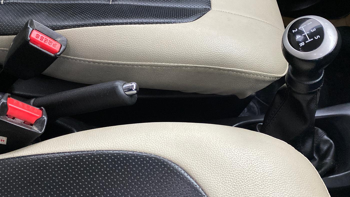2018 Maruti Wagon R 1.0 VXI, Petrol, Manual, 35,691 km, Gear Lever