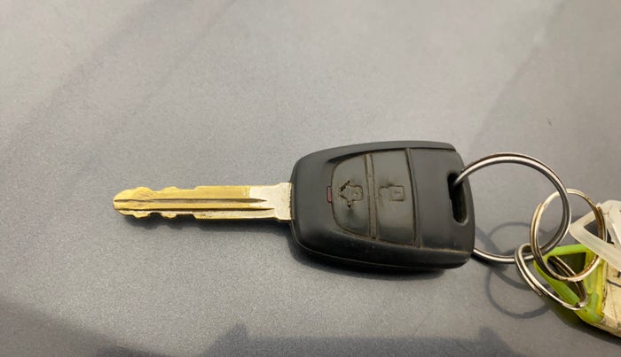 2019 Hyundai NEW SANTRO SPORTZ CNG, CNG, Manual, 94,636 km, Key Close Up